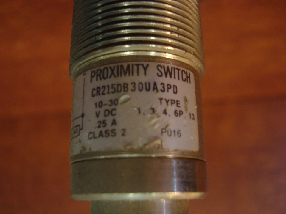 Interruptor de proximidad General Electric CR215DB30UA3PD Foto 3 de 4