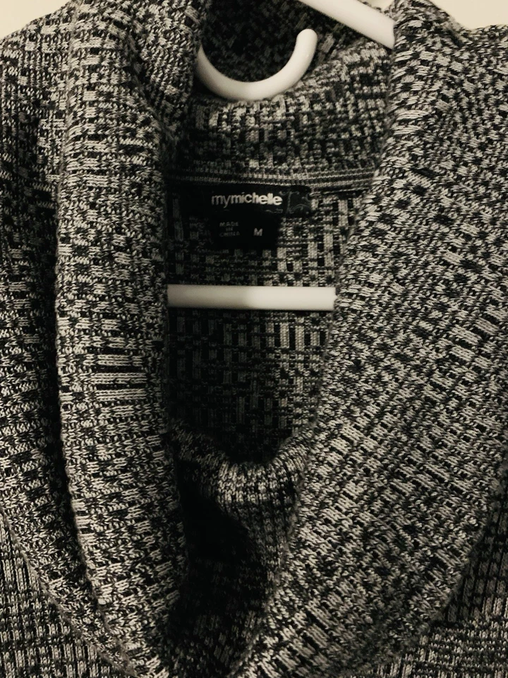 Vestido suéter vintage My Michelle tejido cuello capucha Foto 3 de 4
