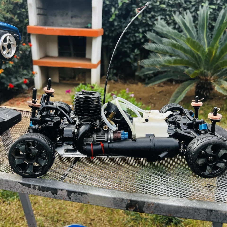 LAMBORGHINI REVENTON RC 1:10 A SCOPPIO Nitro Modello DeAgostini - Immagine 3 di 4