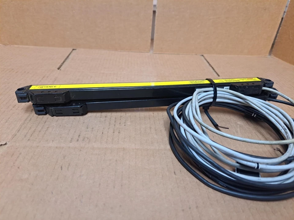 Keyence Light Curtain Transmitter GL-S16SH-T and Receiver GL-S16SH-R - Image 3 of 4