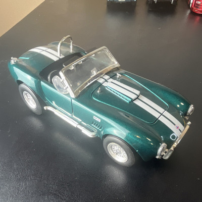 BBurago Street Fire 1:24 1965 Shelby Cobra 427 S/C Green/White Diecast Hood