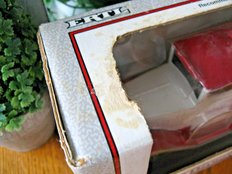 NUEVO STOCK ANTIGUO ERTL #9213 NUEVO EN CAJA 1930 VALOR REAL Diamante "T" Banco Camión Cisterna Foto 4 de 4