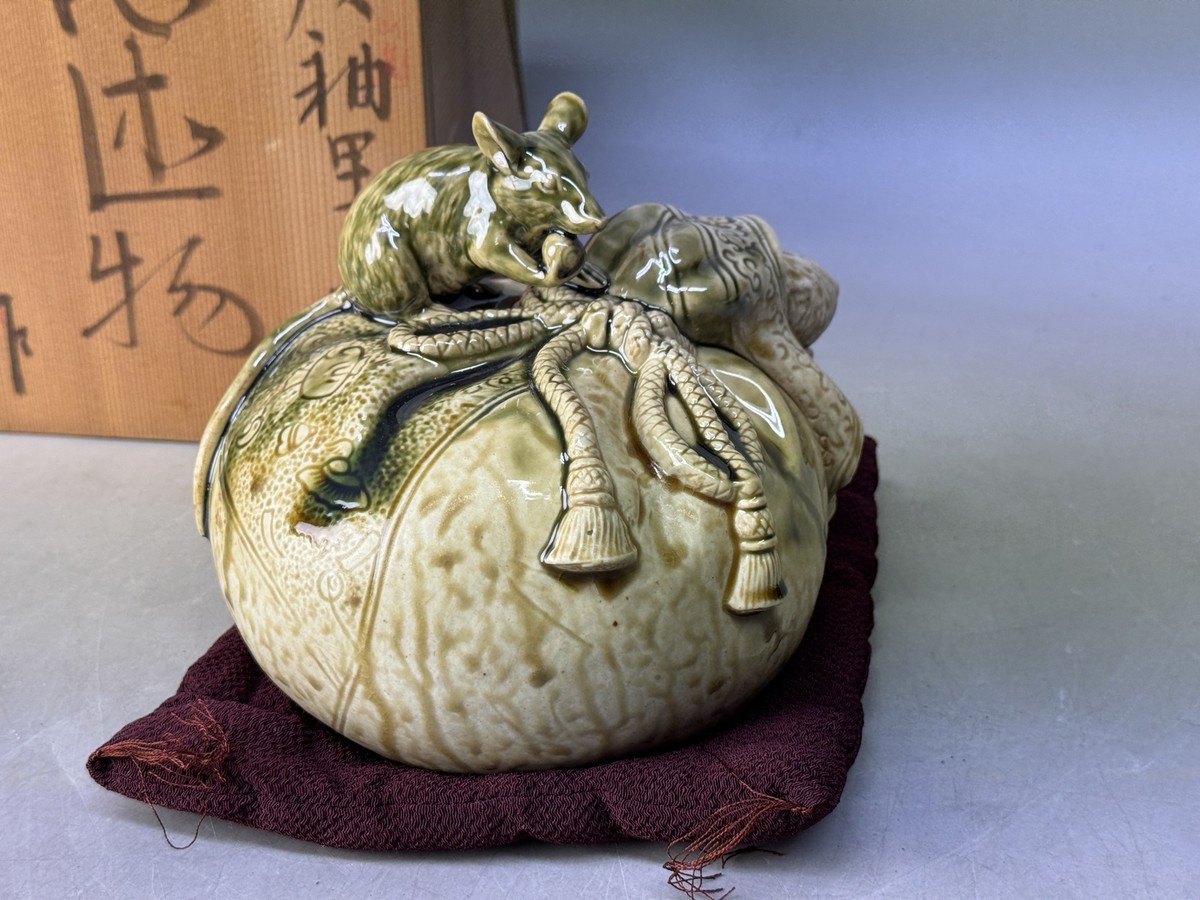 小物 humungus Y8759 OKIMONO Kiseto-ware Treasure bag Mouse figurine signed box