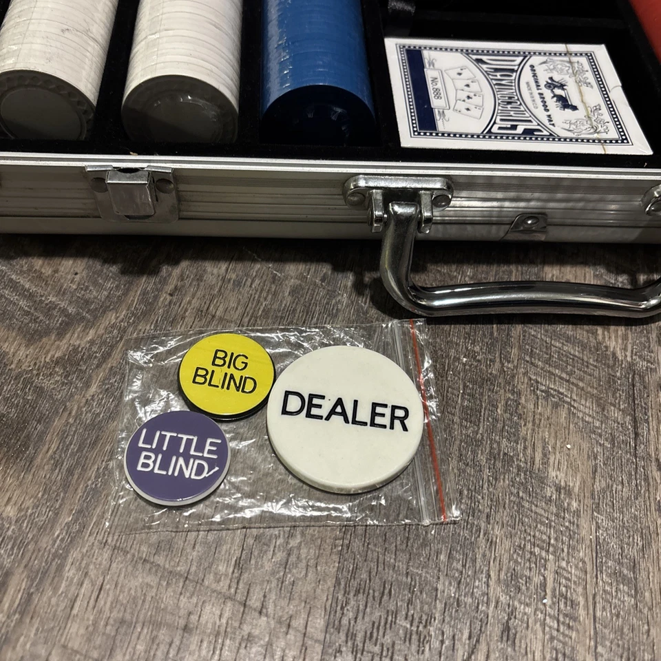 PITBOSS TEXAS HOLD EM KIT ALUMINUM CASE CARDS AND 300 CASINO CHIPS (NIB) - Image 3 of 4