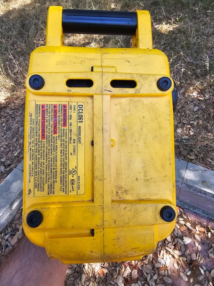 Dewalt DCL061 18V / 20V Cordless / Corded LED Worklight Area Light - Works Great - Image 2 of 4