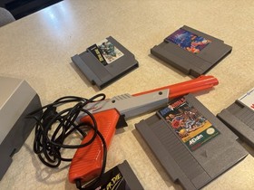 Nintnedo NES Huge System W/ Games Bundle Mario Duck Hunt 3 Punch Out Turtles Gun