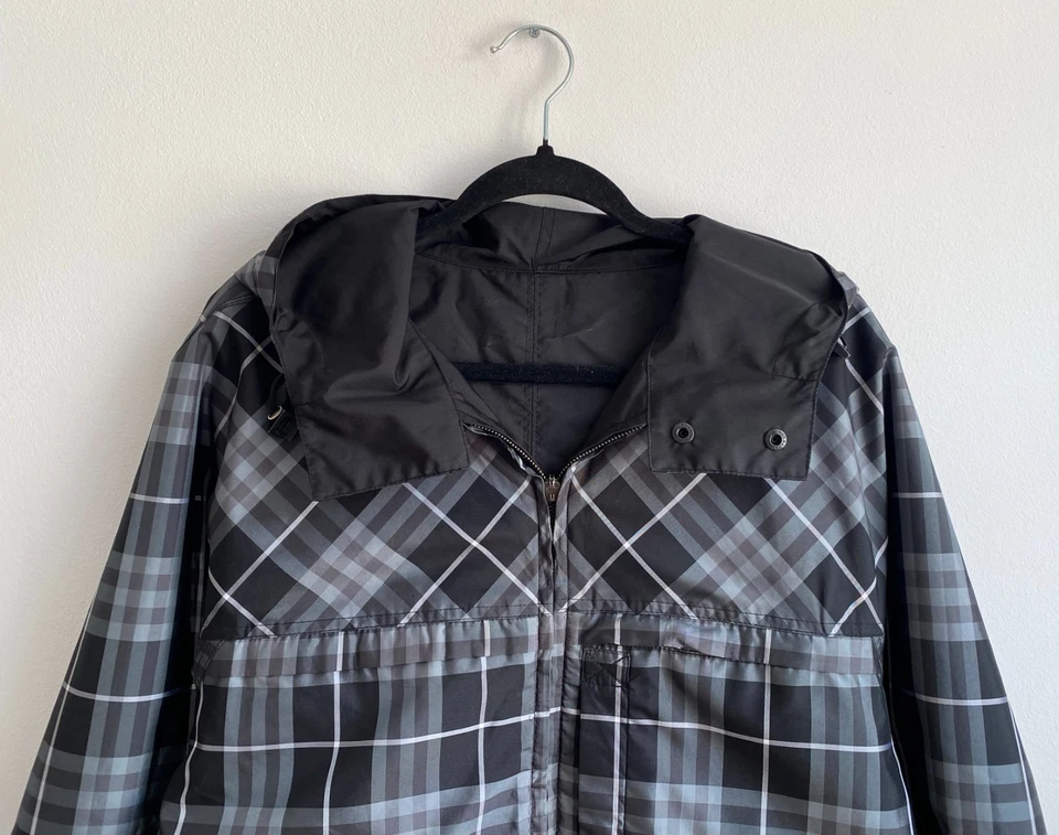 Autêntica Jaqueta de Luxo BURBERRY Preta Cinza Nova Check Nylon Reversível M - Imagem 3 de 4