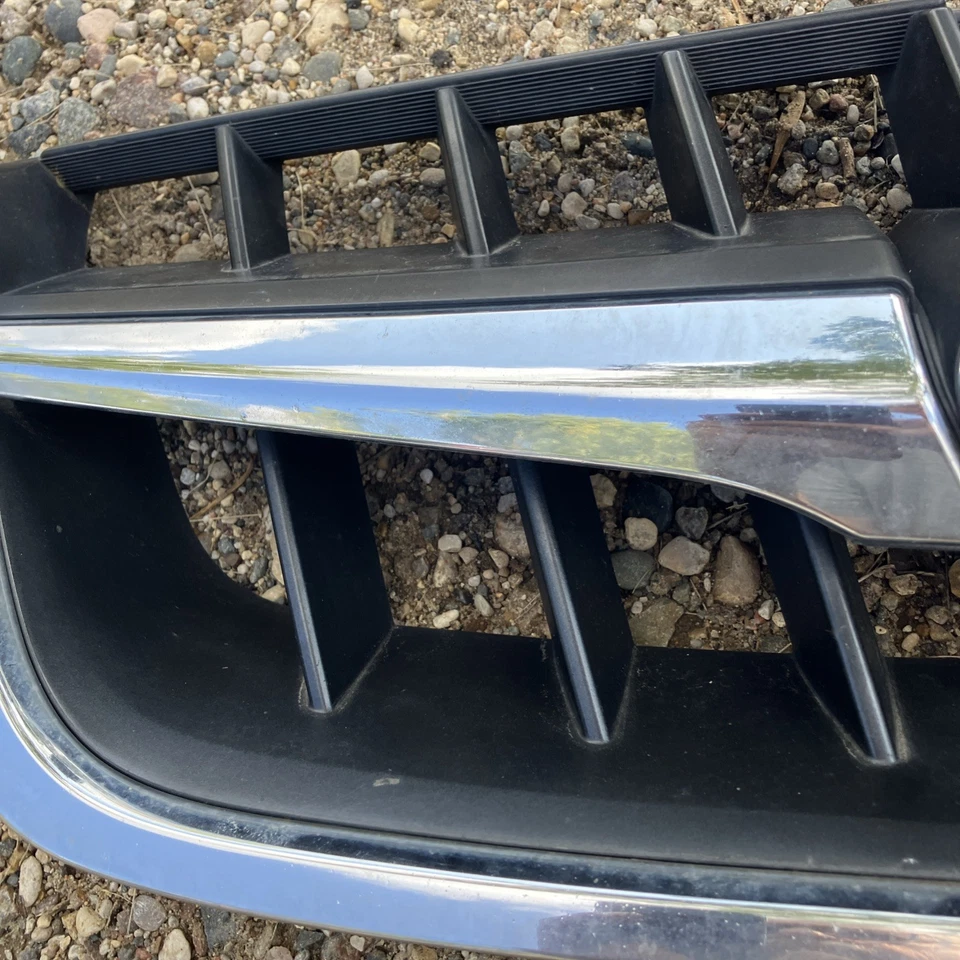 Parrilla superior delantera Subaru Outback 2008 a 2009 N5507 DG fabricante original Foto 3 de 4