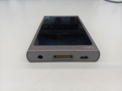 ポータブルプレーヤー SONY NW-A45 MOMOIRO CLOVER Z Sony Walkman NW-A45 16GB Digital Music Player Momoiro Clover Z