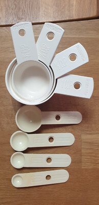 Pyrex  Messbecher-8-teil.  Messlöffel Set creme  USA u. Metrisch- aus den USA