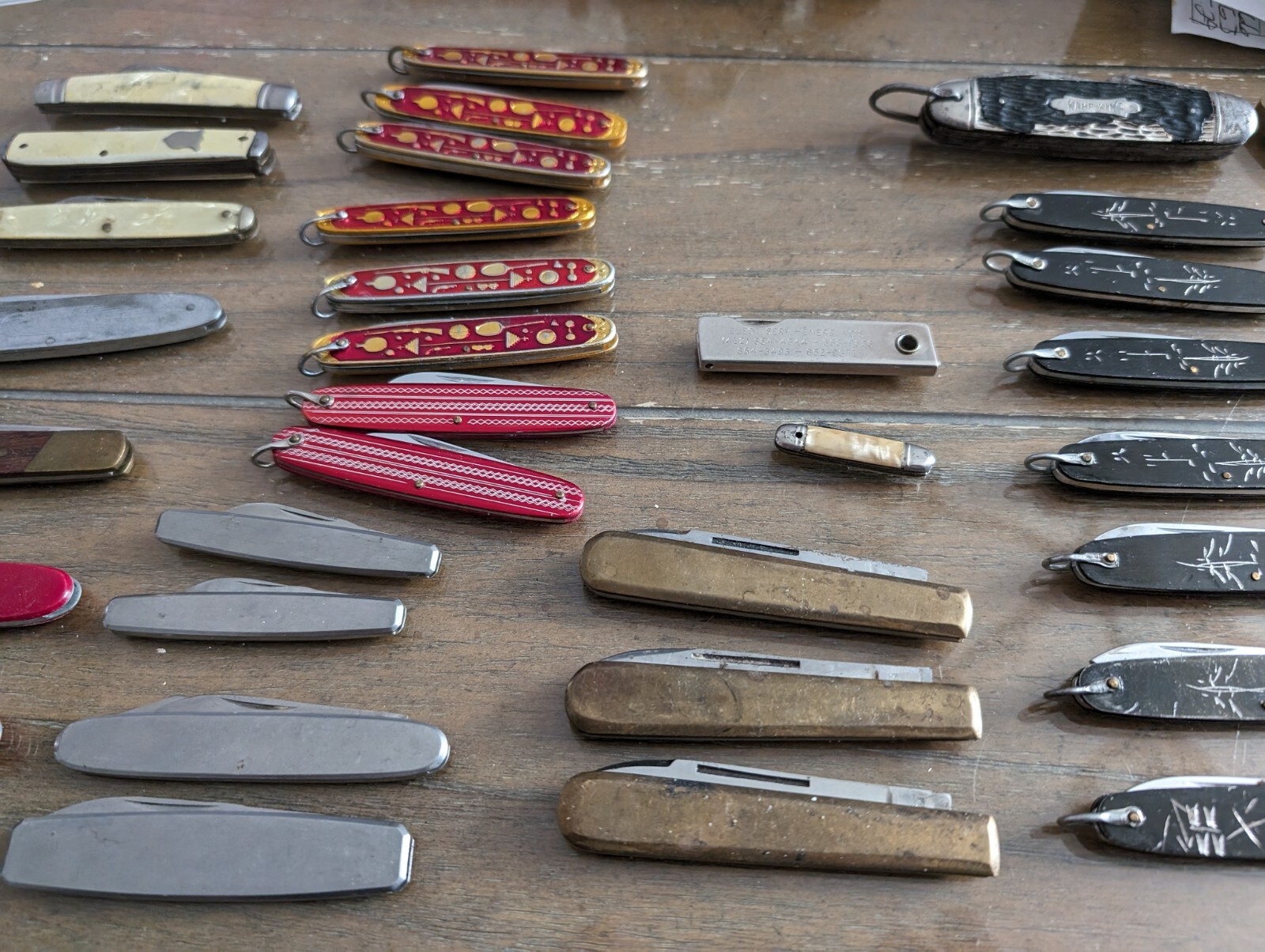 Pocket Knife Lot 50 Pieces Mixed Craftsman, Swiss Army, Cutco, Kamp