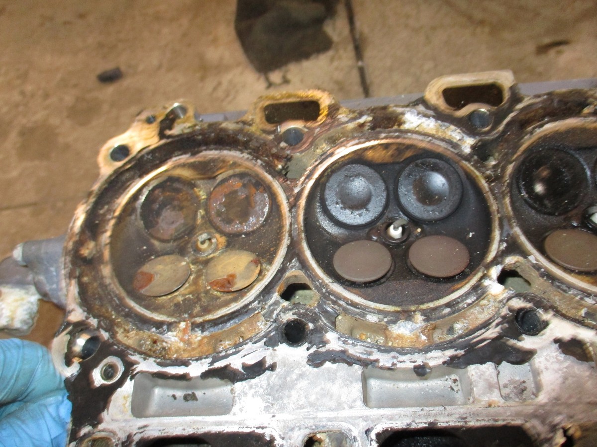 Yamaha 80hp 4 stroke outboard cylinder head (67F-W009A-20-1S Yamaha 80hp 4 stroke outboard cylinder head (67F-W009A-20-1S