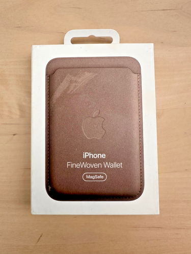 iPhone FineWoven Wallet with MagSafe Taupe Supports Find My last known location - Picture 6 of 11