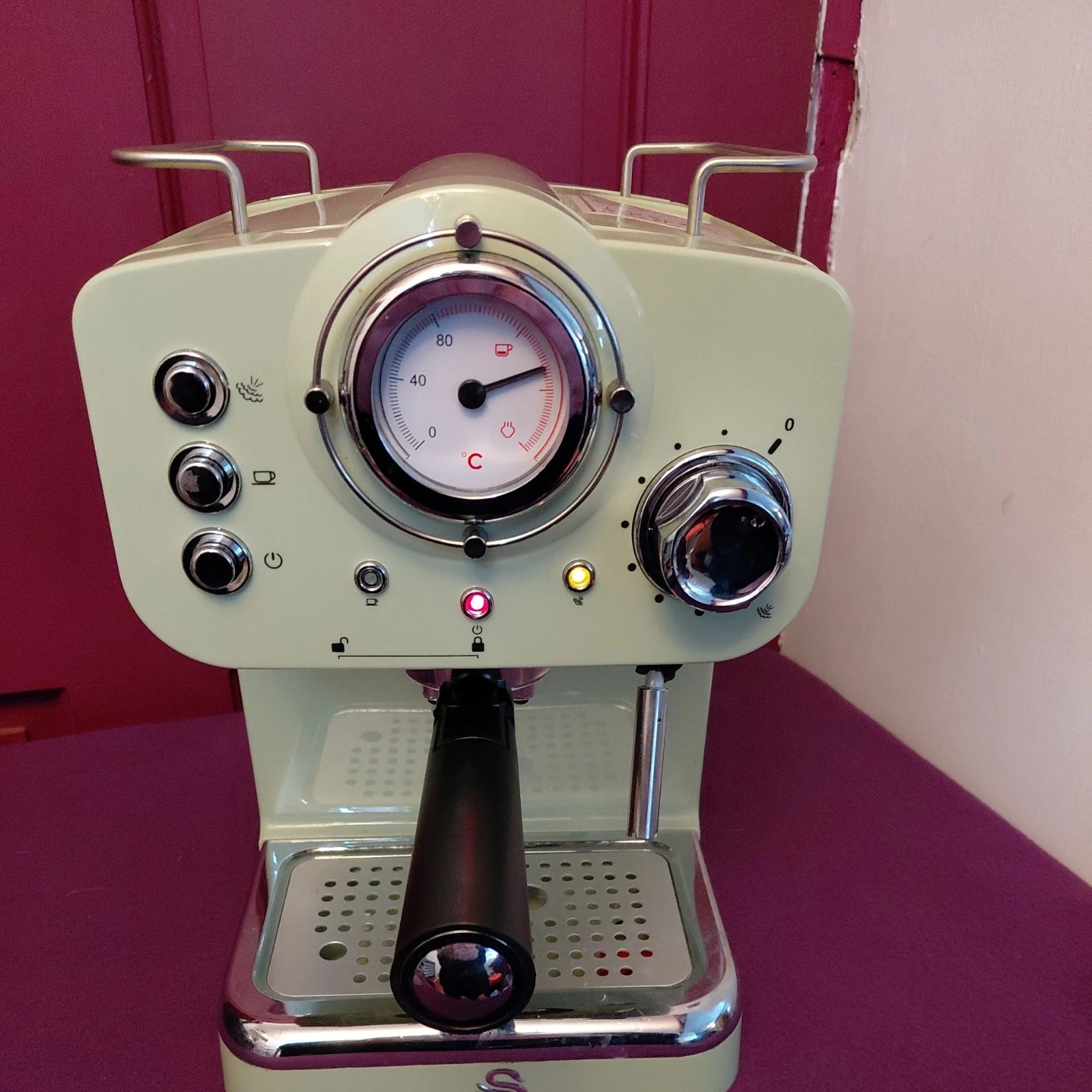 Swan SK22110GN Retro Espresso Coffee Machine, Milk Frother - GREEN GWO used once