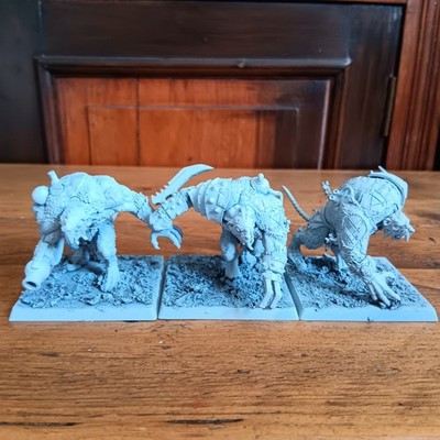 Warhammer The Old World Skaven Rattenoger x3 grundiert