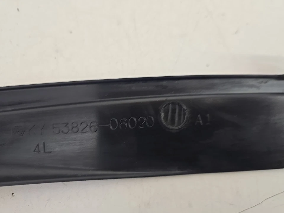 Protector moldura guardabarros delantero izquierdo Toyota Camry 2007-2011 53825-06020 OEM Foto 4 de 4