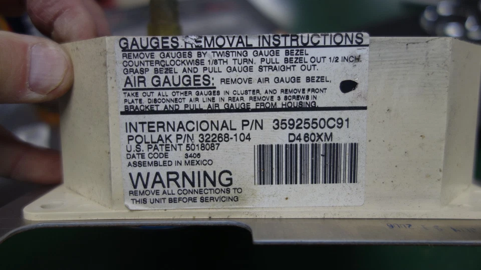 Painel de bitola internacional com seis medidores, barra de luz e ventilação 3592550c91 - Imagem 2 de 3