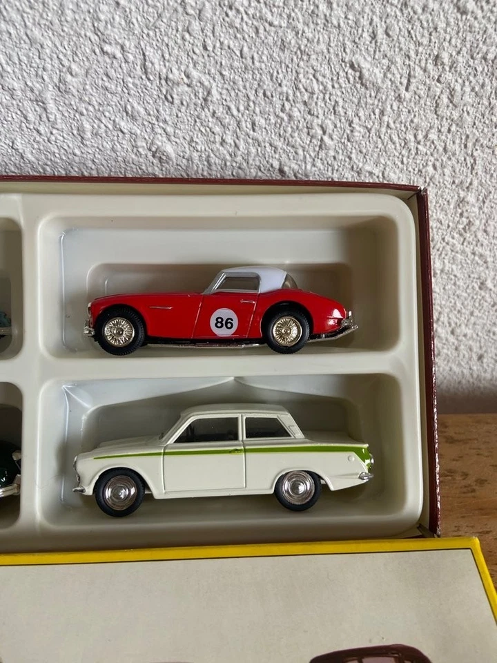 Estuche Corgi, 4 coches de colección, edición limitada con certificado - Imagen 3 de 4