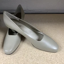 NIB MARK Lemp Women’s Size 12N Vicki Pumps In Taupe