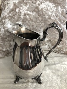 SILVERPLATED WATER PITCHER ~ VINTAGE! STAMPED WM ROGERS!  GORGEOUS!!