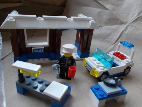 500g LEGO POLICE 1/2 KG CHILO STARTER ADD ON PK, 2 CITY MINIFIG POLIZIOTTO STAZIONE WKMAN - Foto 5 di 9
