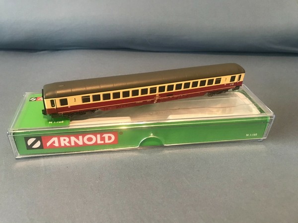 Coche de pasajeros Apmz 121, 1ª clase DB. Arnold HN4264. Nuevo.