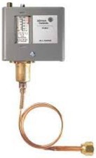 Johnson Controls P70DA-65 SPST Pressure Control w/ 1/4" Flare, 50/450 psig