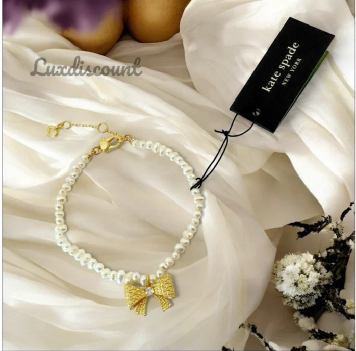 Pulsera Kate Spade envuelta en un lazo con dije de perlas. Minorista $98 Foto 3 de 4