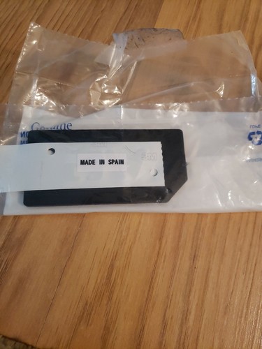 Genuine GM Nameplate 23508373 new in package - Picture 2 of 2