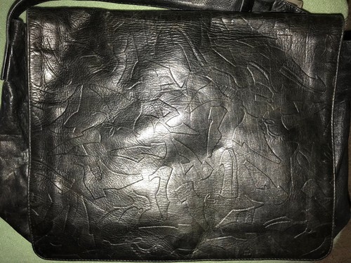 VTG SHOES Black EMBOSSED LEATHER Messenger Tote Purse CrossBody Bag KENNETH COLE - Picture 5 of 12