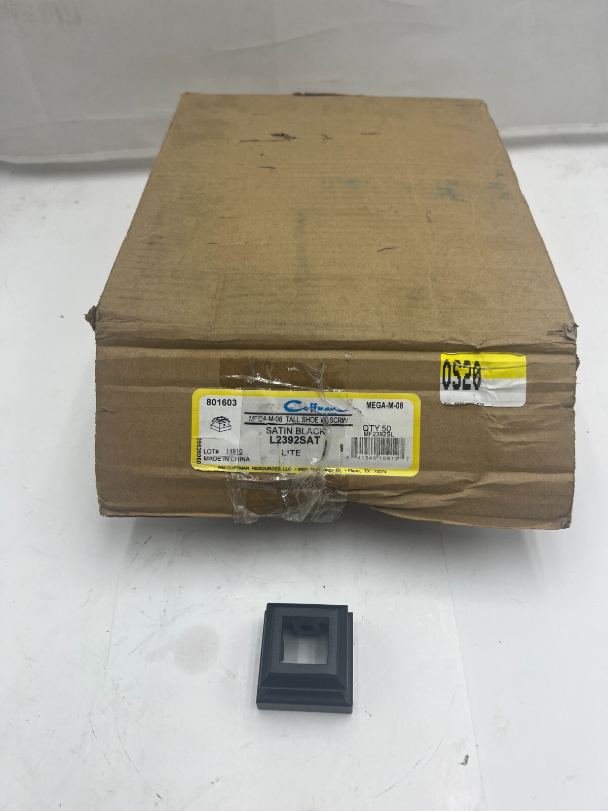 Caja de 50 zapatas de tornillo plano Coffman serie 2392 MEGA-M08 para balaustre cuadrado de 3/4 pulgadas