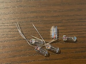 50pcs Clear 3.8mm Mini Bulbs 3V 50mA Pre-Wired Grain Of Wheat Bulbs Warm White E - Foto 12