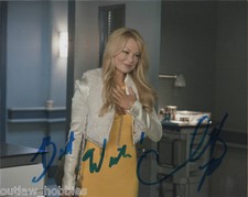Charlotte Ross Arrow Autographed Signed 8x10 Photo COA B