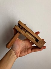 Raganella trictrac artigianale in legno