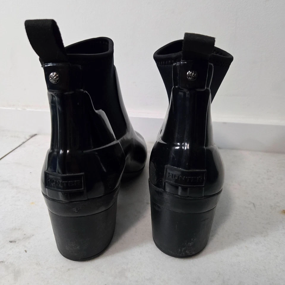 Hunter Women's Size 7 Rain Boots Heeled Ankle Booties Black Gloss Rubber - Image 4 of 4
