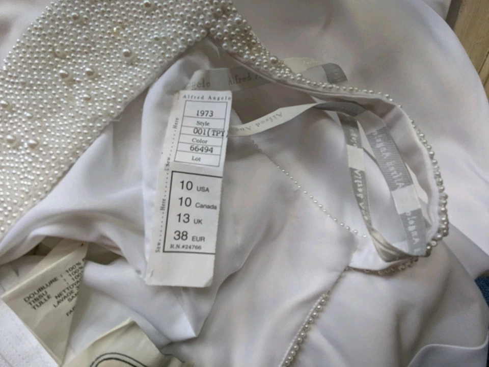 Vestido de novia vintage 1973 Alfred Angelo Pearl Foto 2 de 4