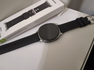 Samsung Galaxy Watch 8 44mm Graphite WiFi/Bluetooth Hybrid Leather Band Open Box