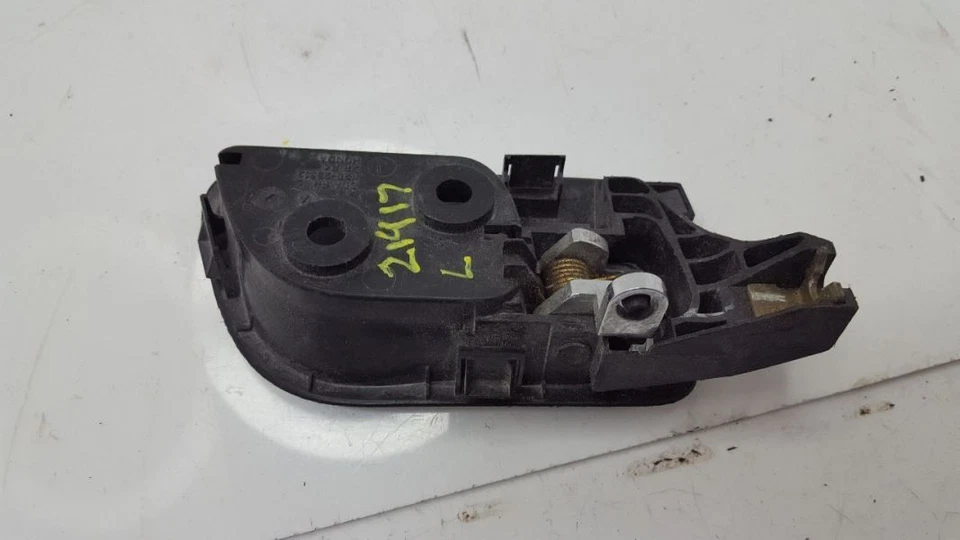 Manija interior puerta conductor trasero izquierdo Honda Accord 2004  Foto 2 de 4