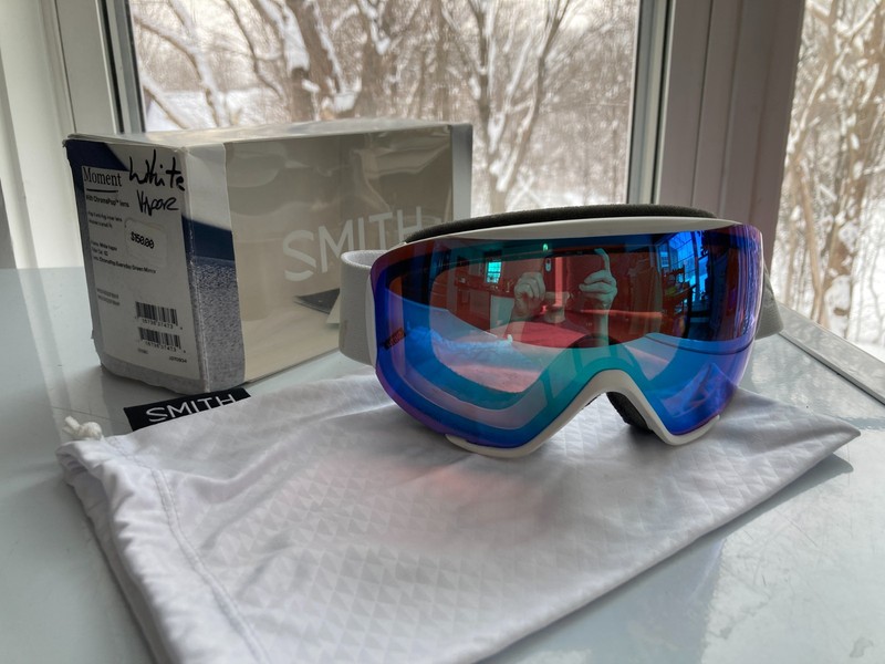 Smith White Vapor Googles with ChromaPop Green Mirror lens. Womens/Large child.