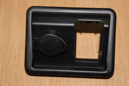 2013 Lexus GS 450H GWL10 / Mittelkonsole Steckdose