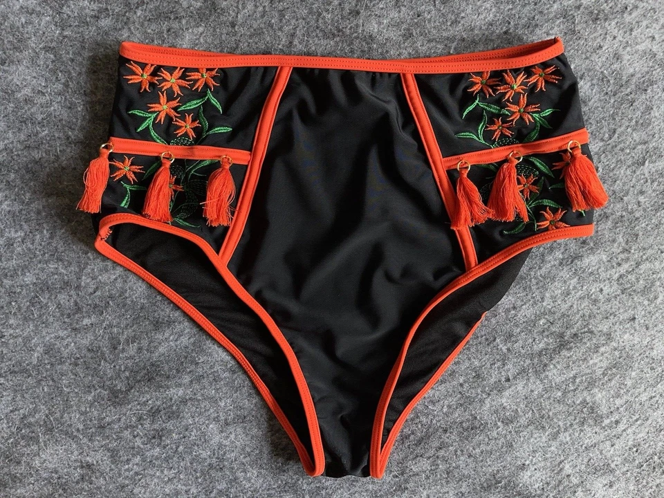 Parte inferior de bikini de cintura alta borla borlada premium en contraste de ASOS DESIGN Foto 2 de 4