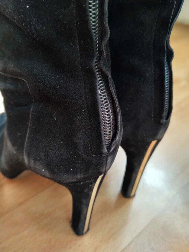 Valentino Garavani US size 6 Black Suede Boots KNEE HIGH BOOTS Zipper Closure - Image 3 of 4