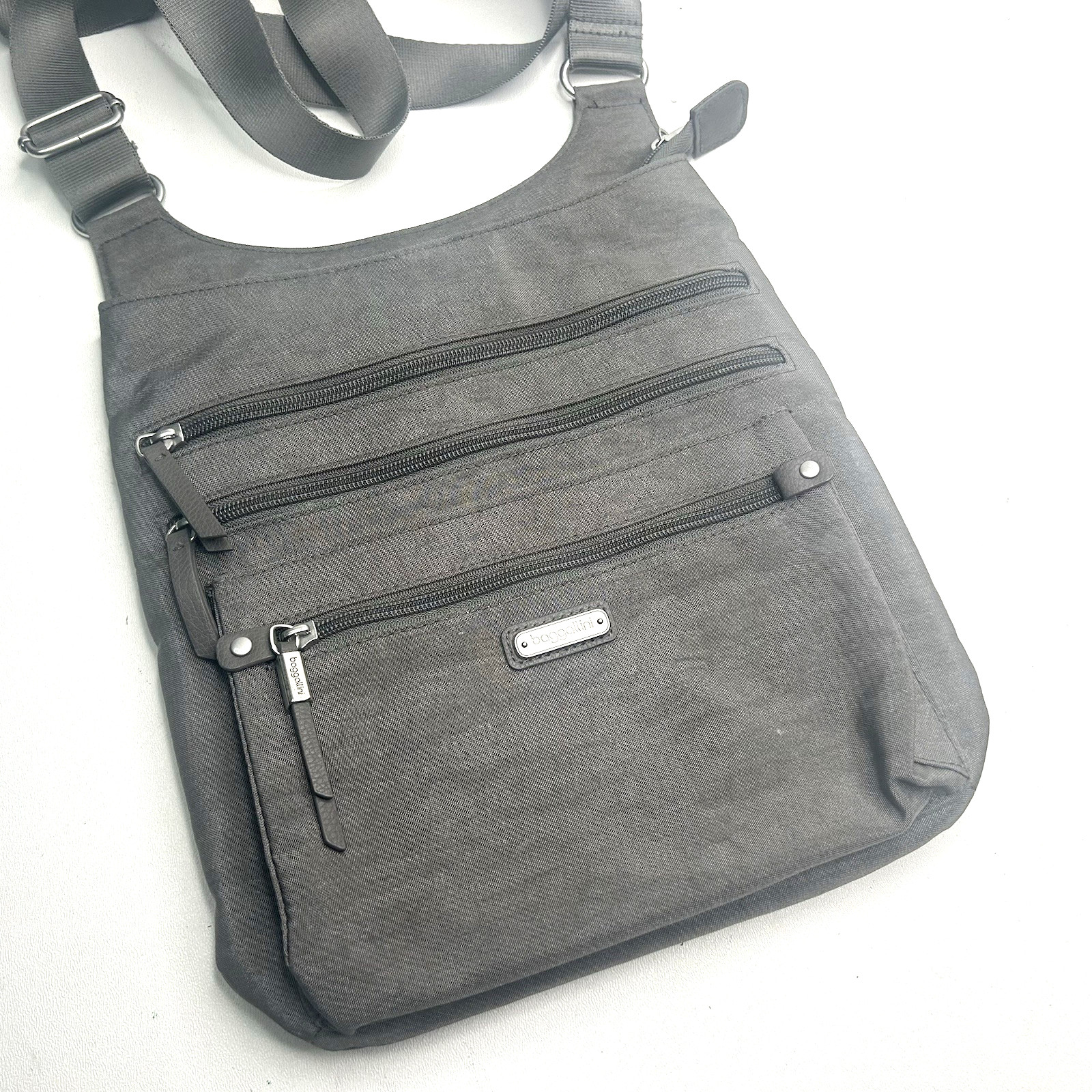*Edgy BAGGALLINI Solid Silvery Gray Crossbody Tow… - image 1