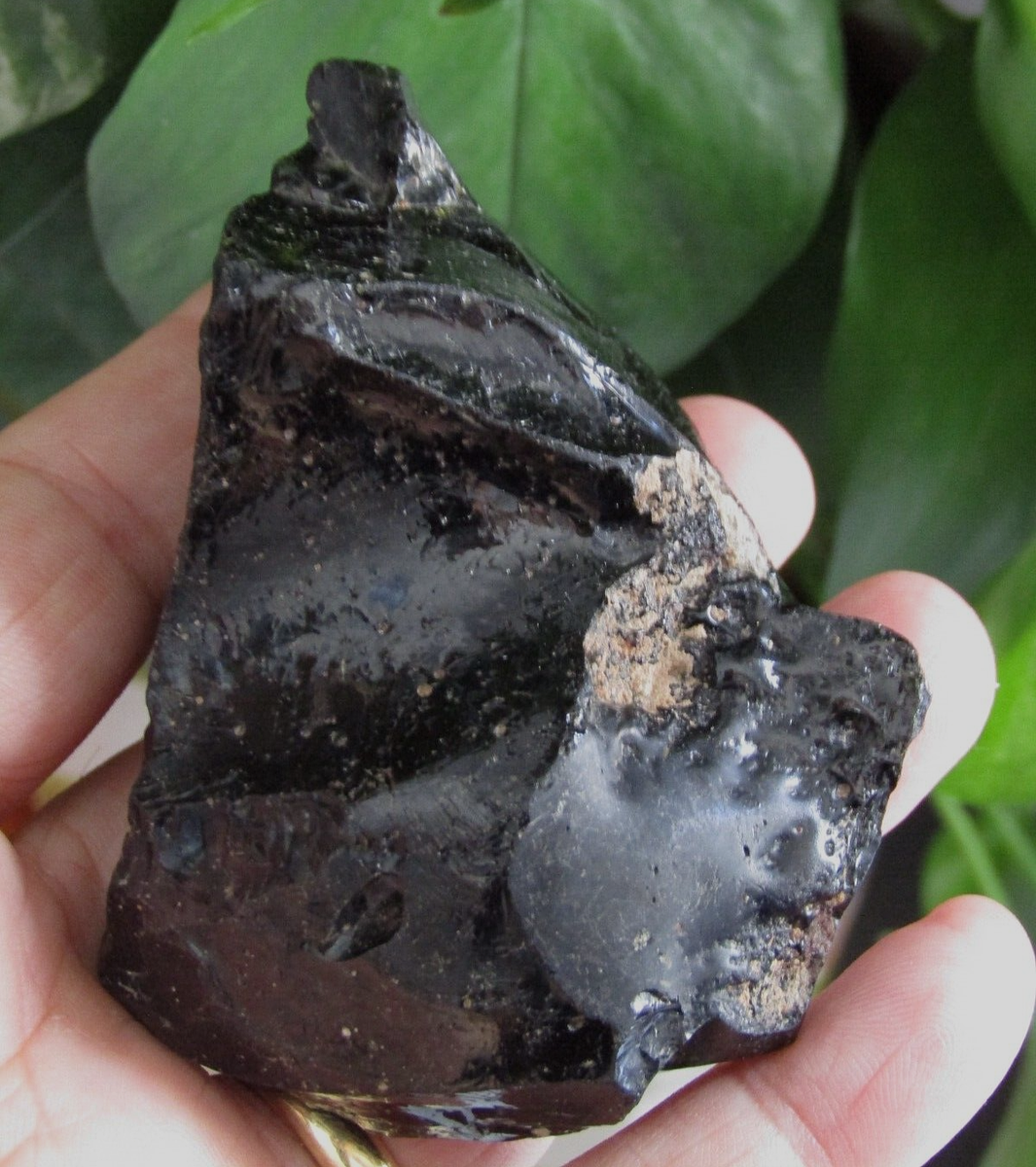 210 gr black obsidian (volcanic glass rock) Australia