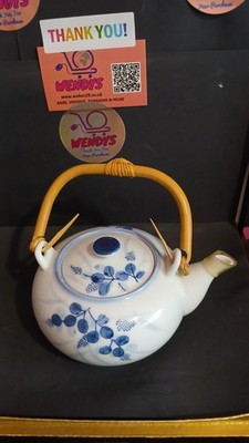 Vintage TANGS Singapore blau & weiß Porzellan Teekanne - Bambusgriff - Retro