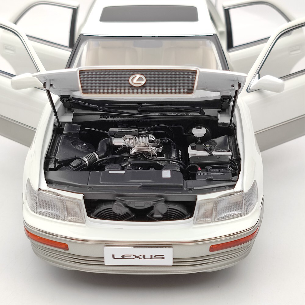 1:18 Toyota Lexus LS400 First Generation White Diecast model