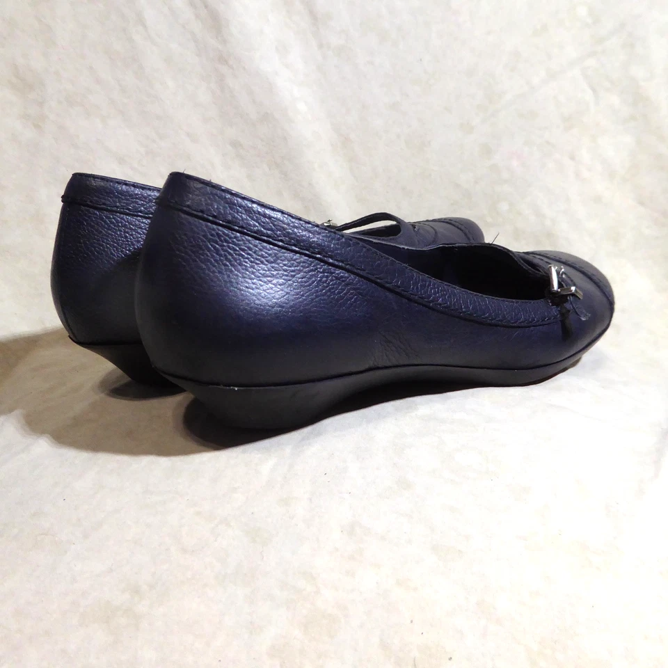 🩰 St Johns Bay Ballet Pumps sz 9 M Navy Blue Leather; Mary Jane Straps; Cap Toe - Image 4 of 4