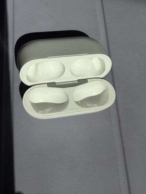 Apple AirPods Pro LEFT Earbud + Charging Case   NO RIGHT   Fully Working