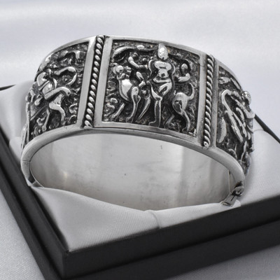 Ende 1900 viktorianisches antikes anglo-indisches Silber Repoussé Gottheit Panel Armband