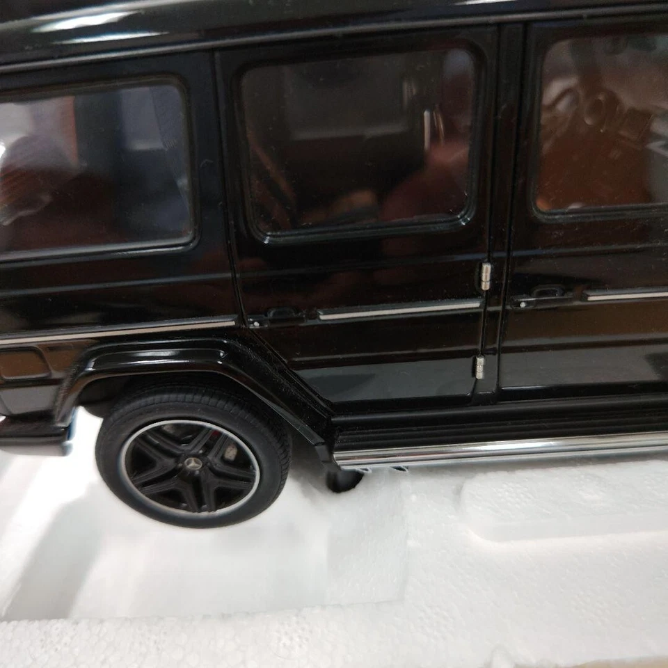 1/18 AUTOart Mercedes-Benz G63 AMG negro brillante con caja de Japón 76322 mo... - Imagen 4 de 4